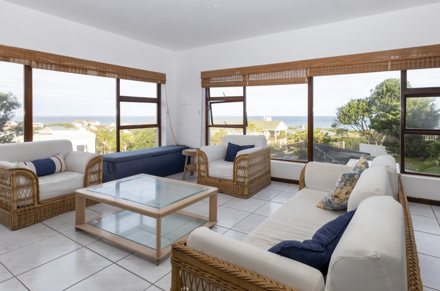 8 Bedroom Property for Sale in West Beach Eastern Cape